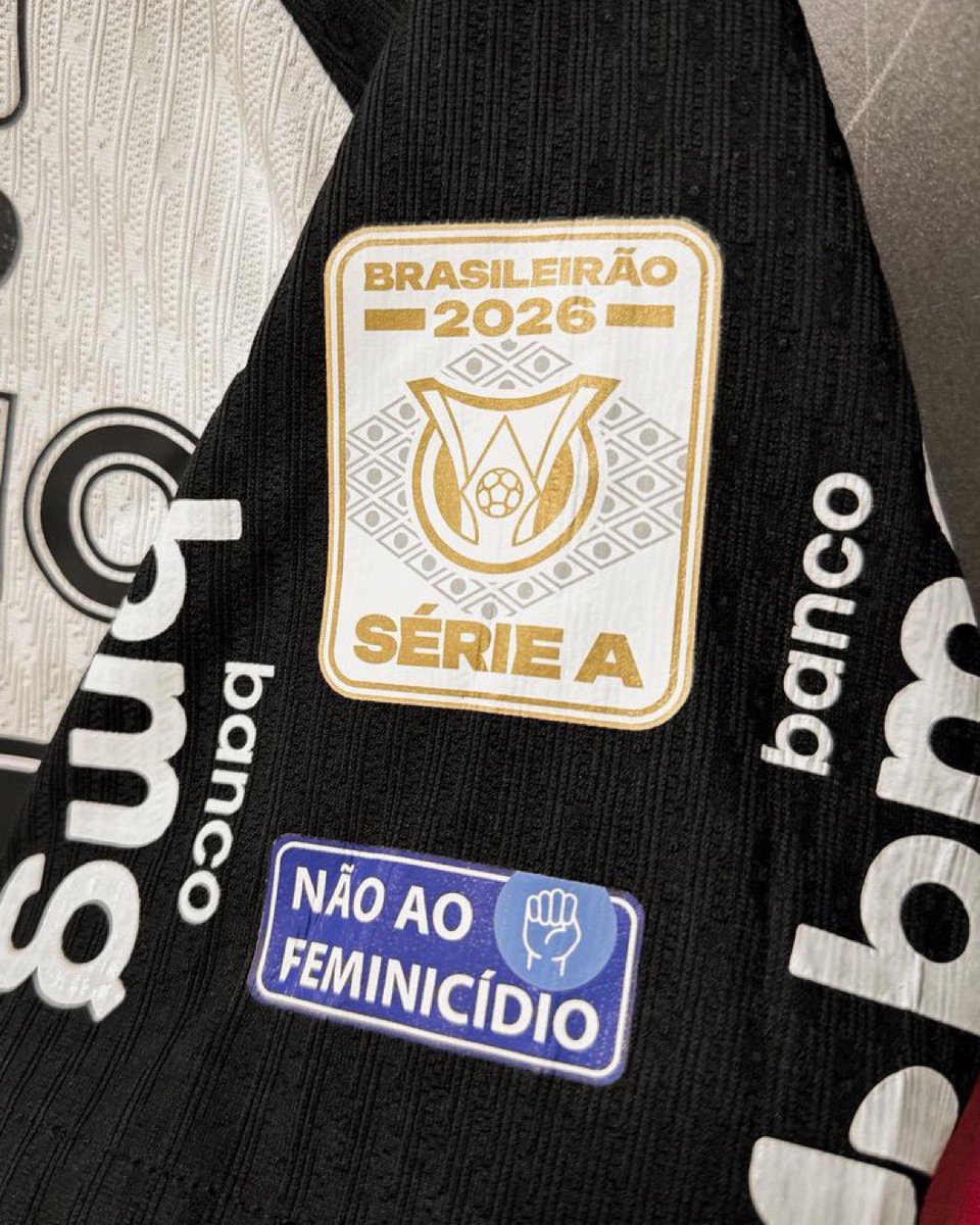 golsdobrasil1's tweet photo. E o patch do Campeonato Brasileiro voltou às camisas dos clubes da Série A.

Com um recado importante: “Não ao feminicídio”.

📸 Divulgação/Corinthians/Santos FC https://t.co/WU2wHVn0qe