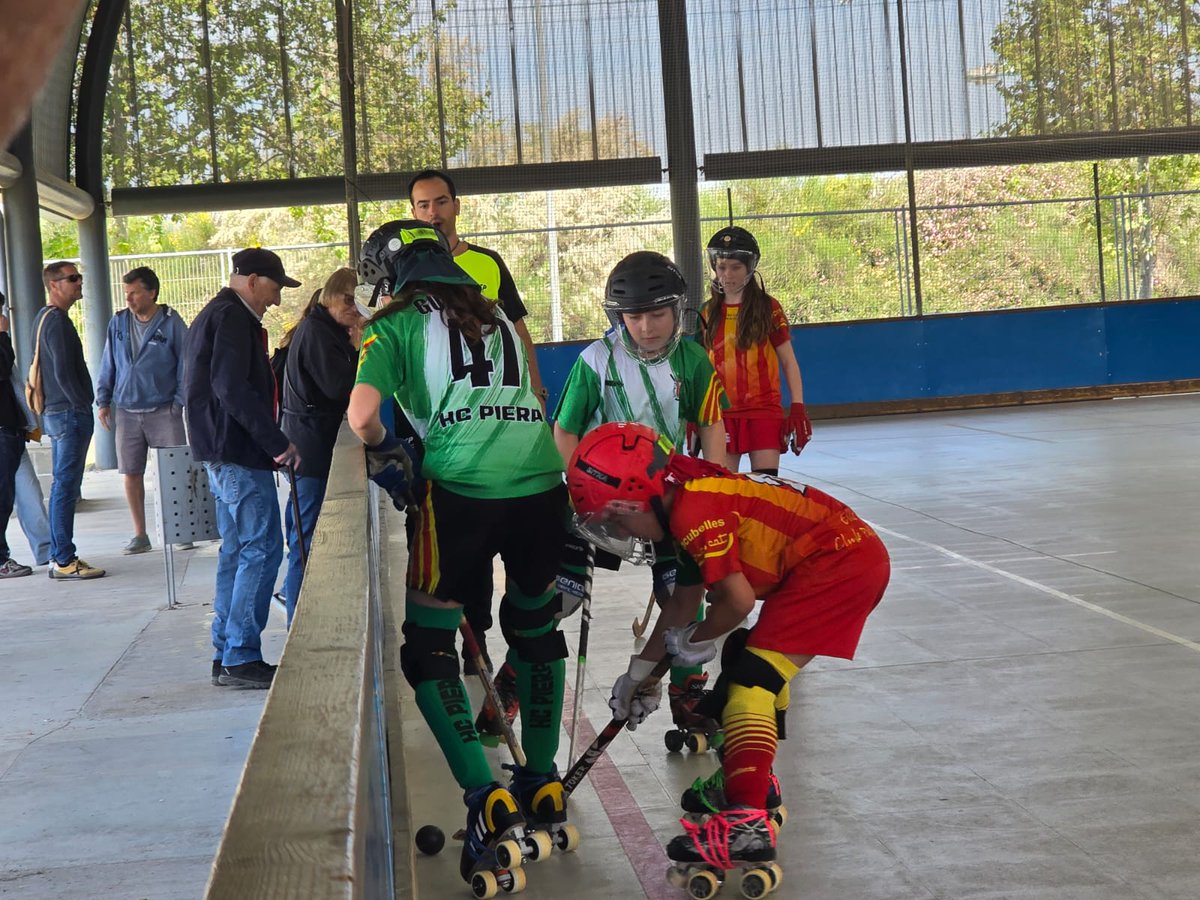 HCPiera's tweet photo. 🇳🇬🇳🇬Imatges del partit del nostre equip Aleví a la pista del CP Cubelles!!🇳🇬🇳🇬
#somhipiera👏🏻👏🏻 https://t.co/96Lj37DiyN