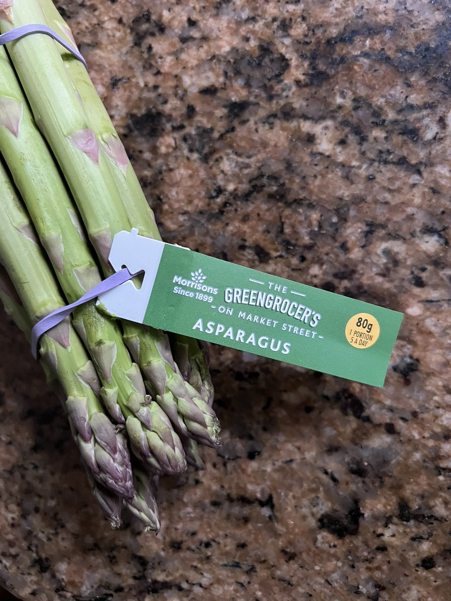 RussellB1ggs's tweet image. WTF Asparagus from #Peru its there Autumn 🤷‍♂️ It’s peak Asparagus season in the UK @NoFarmsNoFoods @Morrisons