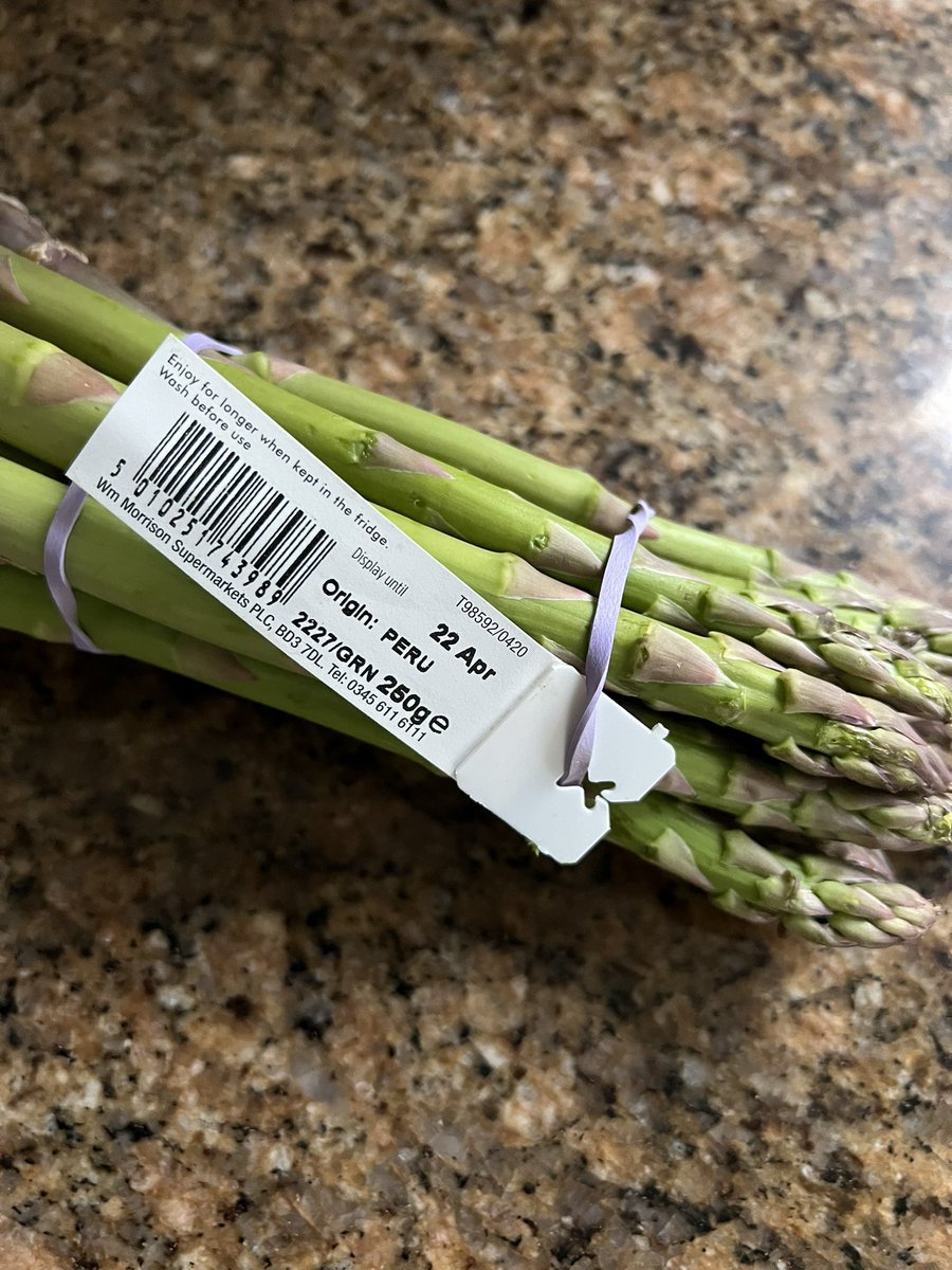 RussellB1ggs's tweet image. WTF Asparagus from #Peru its there Autumn 🤷‍♂️ It’s peak Asparagus season in the UK @NoFarmsNoFoods @Morrisons