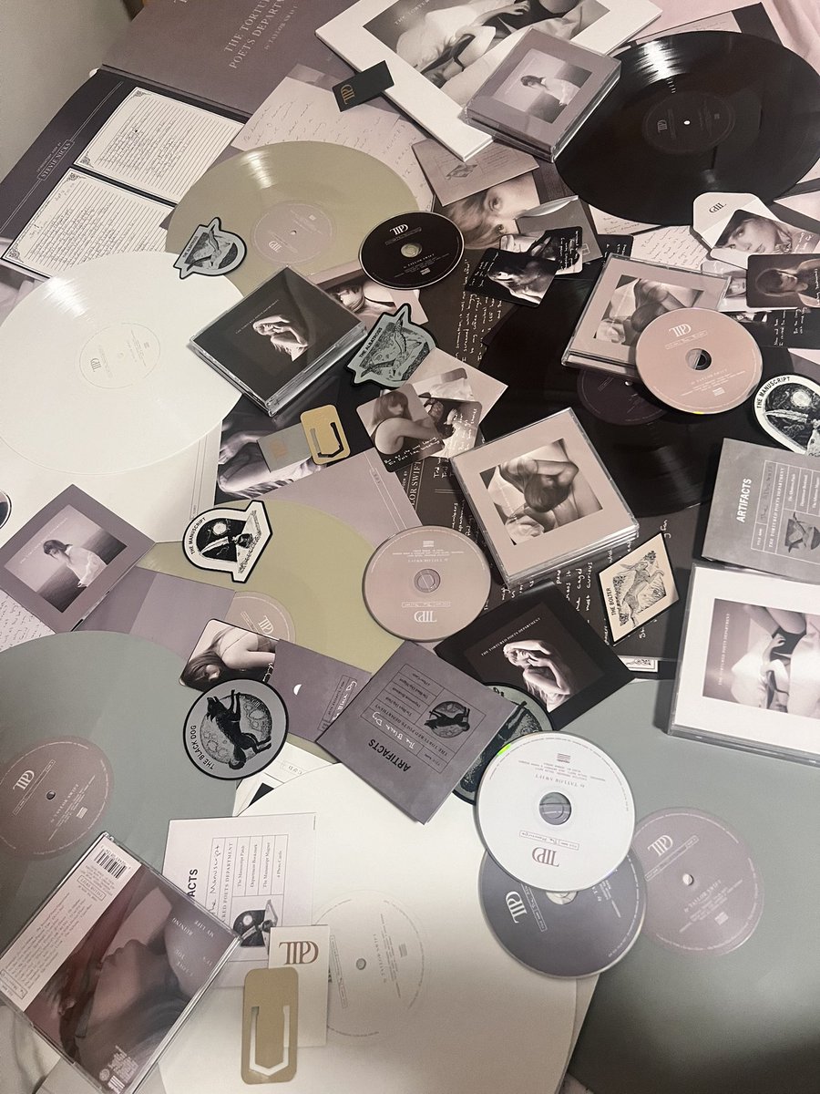 musicinmymind13's tweet photo. 2 years of TTPD🤍
This album came out my last day of college. It’s since been the anthem of my adult life. 🤍 #2yearsofTTPD https://t.co/iOZ2mBCuns