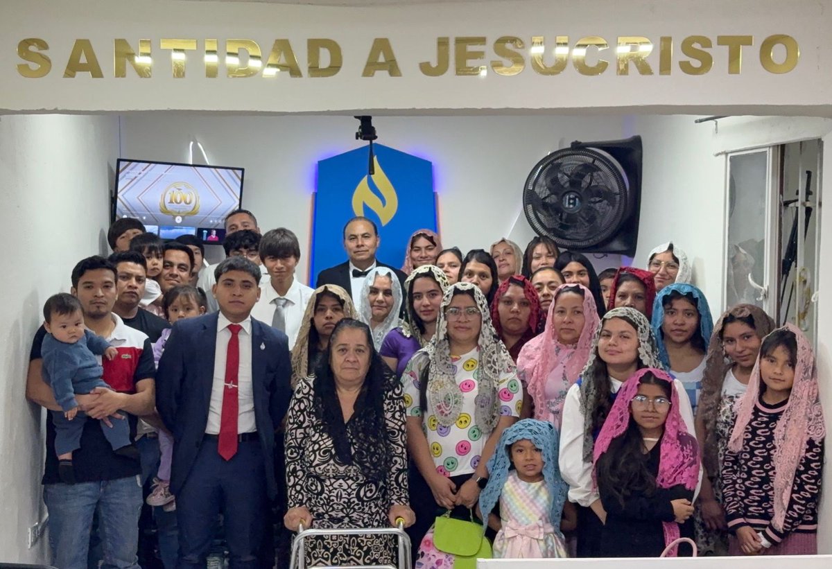 EdithMartnezJar's tweet photo. "Es para mí un gran honor pertenecer al pueblo de Dios... 🎵🎶🎵!!!

#SoyLLDM
#CentenarioLLDM
#LaLuzDelMundo https://t.co/Heyv5lwgOJ