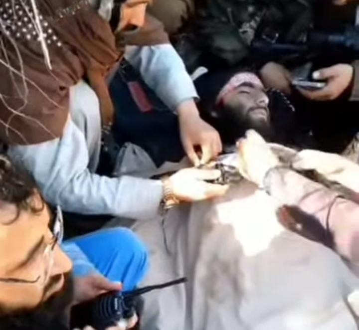 TruthT49056's tweet image. Security personnel successfully blocked an illegal crossing attempt along the Pakistan-Afghanistan border. During the operation, a militant of Afghan origin was eliminated. Following the incident, Afghan officials facilitated the return of the deceased to his relatives.
#Border