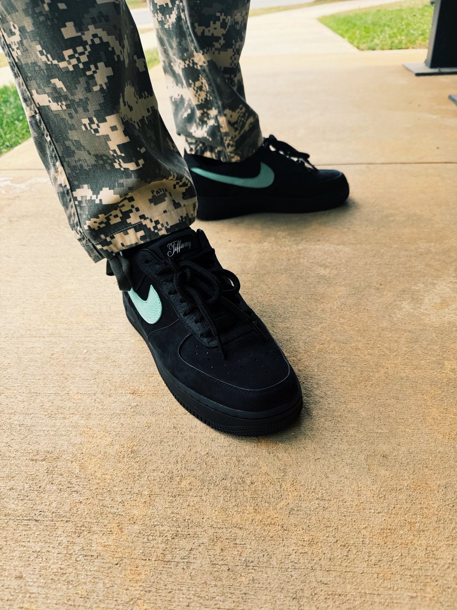 BudThaKing's tweet photo. #SoleCheck #KotD #YourSneakersAreDope https://t.co/JlLj4WX9pz