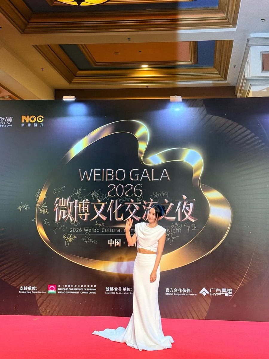 KimSolarBR's tweet image. 📲 11.04.26 | #SOLAR via Instagram (solarkeem) (3)

"Obrigada Weibo por me dar um prêmio tão incrível!
Em 2026, eu também continuarei me esforçando ❤️"

#솔라 #MAMAMOO #마마무 @RBW_MAMAMOO