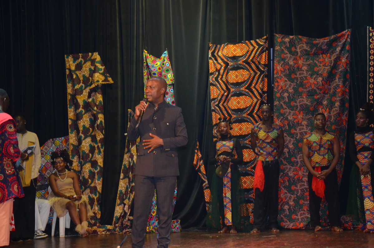 robert_serwanga's tweet photo. This evening I represented the Katikkiro @cpmayiga at National Theatre at a cultural production by Ngoma z’Africa called Ku Kyoto. 

 In our culture, ekyooto was the heart of the home. It was where families and communities gathered to share stories, pass on values, and shape the character of future generations. It was where identity was nurtured and wisdom was preserved! 

The  Arts industry plays a great role in the transmission of such traditional values and am grateful to see culture portrayed through modernity.