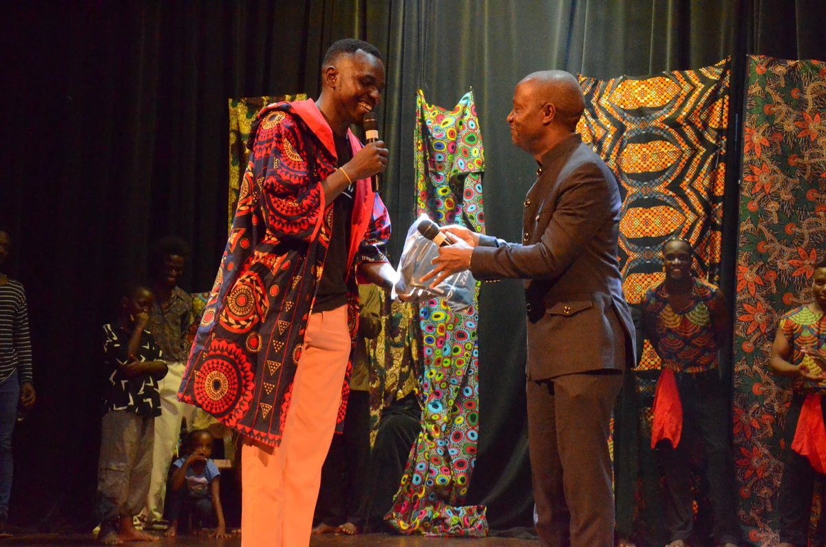 robert_serwanga's tweet photo. This evening I represented the Katikkiro @cpmayiga at National Theatre at a cultural production by Ngoma z’Africa called Ku Kyoto. 

 In our culture, ekyooto was the heart of the home. It was where families and communities gathered to share stories, pass on values, and shape the character of future generations. It was where identity was nurtured and wisdom was preserved! 

The  Arts industry plays a great role in the transmission of such traditional values and am grateful to see culture portrayed through modernity.