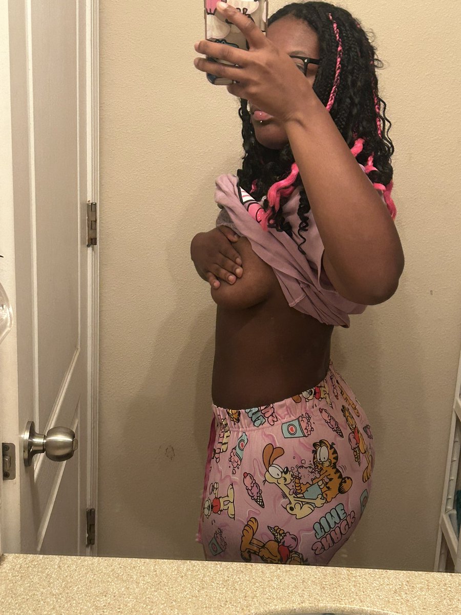 laila⋆. 𐙚 ˚❀*:･findom/femdom tweet media