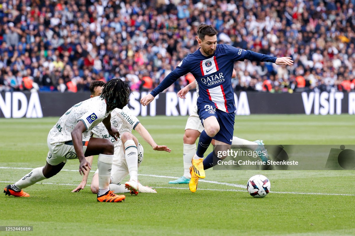 SebC__'s tweet image. Messi walked home with Bamo's shirt after losing 1-3 at the Parc des Princes to his team in Ligue 1

If I was #popular on Football Twitter that would make 100k likes. 

But oh well