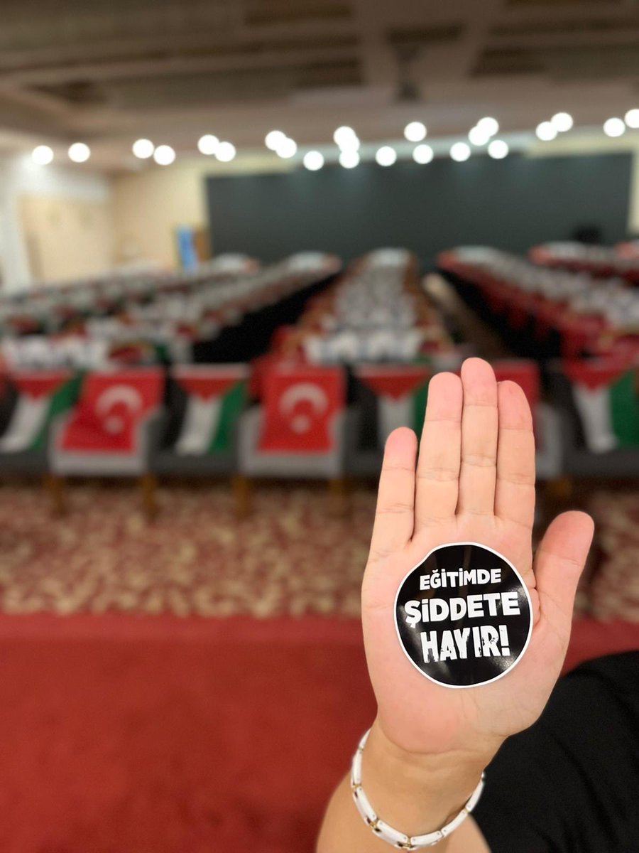 📌 Eğitim-Bir-Sen Ankara 4 Nolu Şube Kadın Komisyonu Üyelerimizle istişare toplantısı gerçekleştirdik..

Gündemimiz, yüreğimizi yakan vehim olay..

Peşpeşe Siverek ve
Kahramanmaraş…

Hayatın başında, hayalleri yarım kalmış yavrularımız…

O yavrulara siper olan,
onları korumak