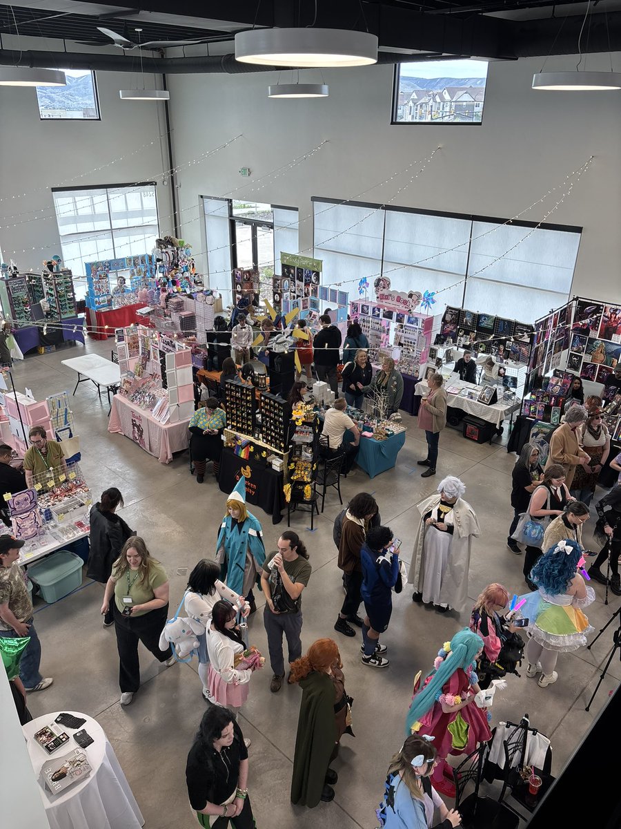 NixiLen's tweet photo. Me when mini convention (MiniCon in Utah)

HEHEHH
#artistalley https://t.co/7CJrSKMTeU