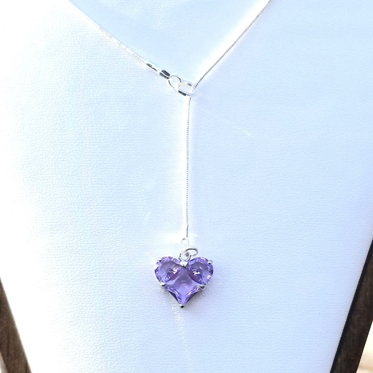 TrendingNowGift's tweet image. Sterling Silver Amethyst Crystal Heart Lariat Necklace #jewelry #necklace #lariat #amethyst #amethystpendant #amethsytjewelry #amethystnecklace #mothersday #Mothersdaygift #purplecrystalheart #wedding #bridal #handmadejewelry #Mothersdaygift

 etsy.me/40IE3dr via @Etsy