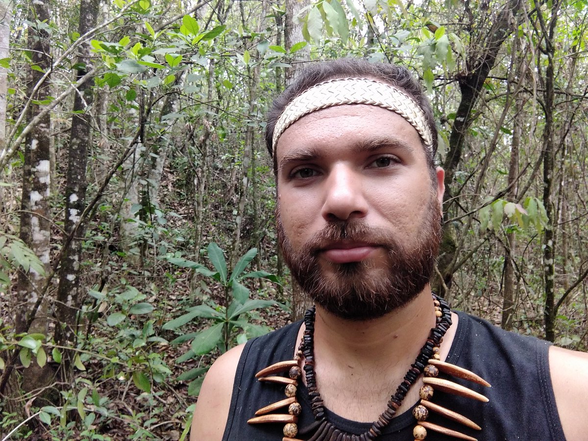 19 de Abril - Dia dos Povos Indígenas 
Os maiores guardiões das florestas! 
Foto na mata do Território Indígena Kamakã-mongoyó, em Brumadinho - MG, ano 2022.
Merong Vive!