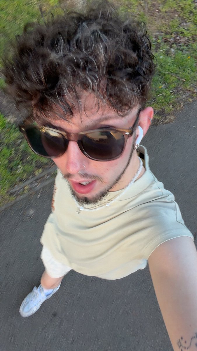 reecefirkind's tweet photo. A little bit of sunshine and I’m half naked https://t.co/SSRqTnJ4ql