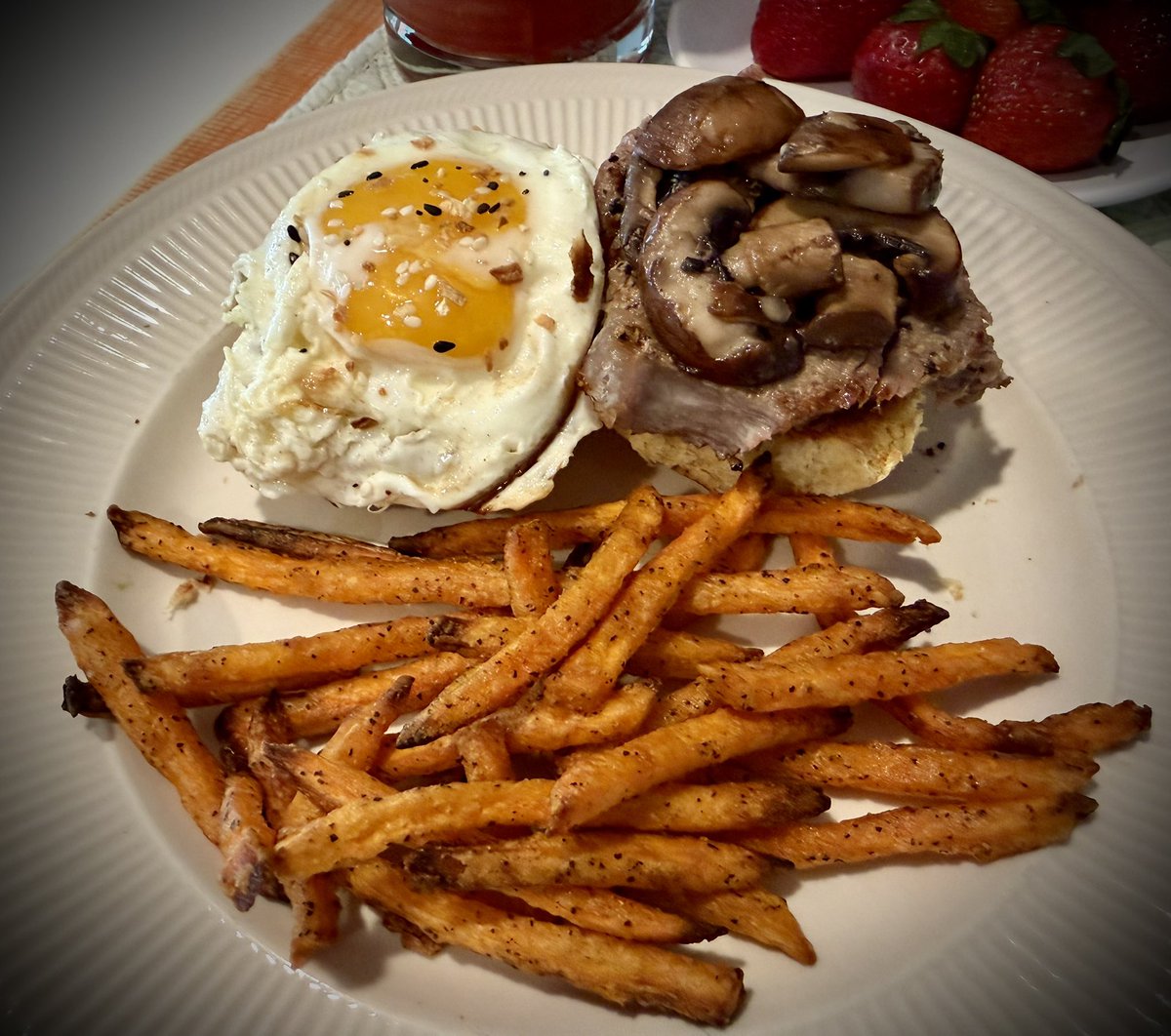 mlzema's tweet image. #TwitterSupperClub
#SundayBrunch Clean Out The Fridge Edition!

Steak &amp;amp; Eggs Slider w/T-Bone Steak, Sautéed Mushrooms, Avocado, and a Sunny-Side-Up Egg on a toasted Brioche Bun
Sweet Potato Fries
Fresh Strawberries 
Bloody Mary
