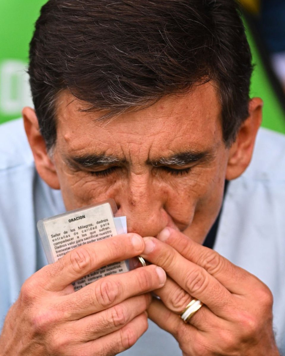 Espero que no, pero siento que los jugadores ya le soltaron la mano. 
Critíquenle la falta de juego, critíquenle lo que quieran, pero no le falten el respeto. 
Es el último responsable de todo esto.