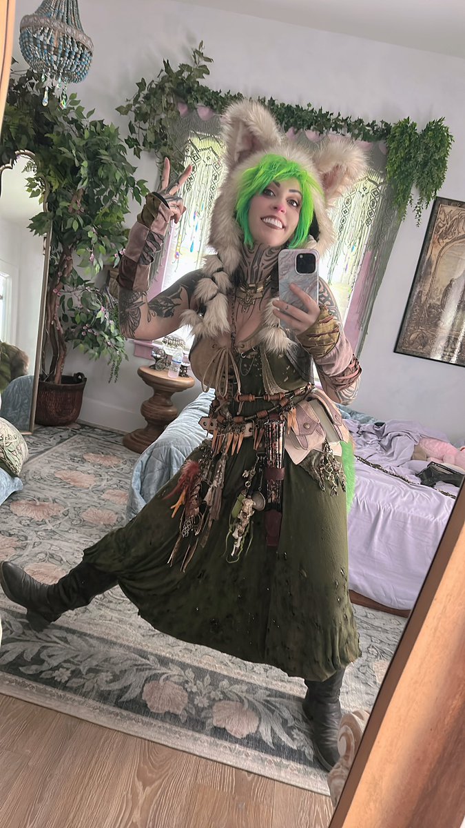 VividVivka's tweet photo. Renaissance Faire time!! Ready to cause a little chaos. 
If you see me, feel free to say hi! https://t.co/mkonU6Vrv1
