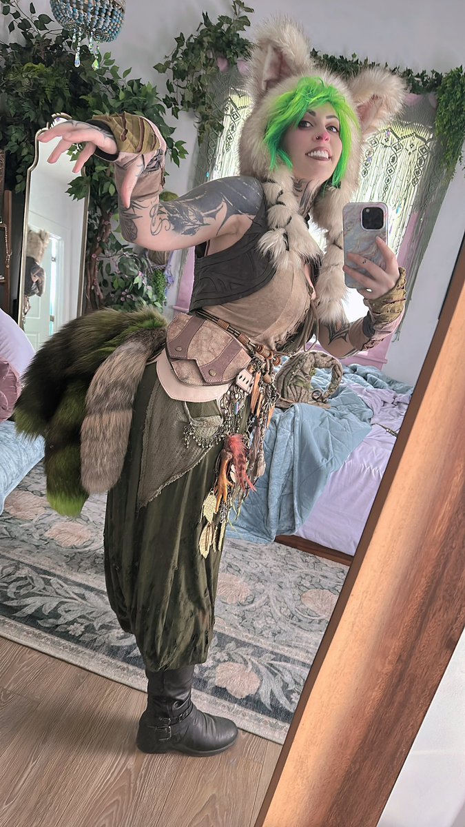 VividVivka's tweet photo. Renaissance Faire time!! Ready to cause a little chaos. 
If you see me, feel free to say hi! https://t.co/mkonU6Vrv1