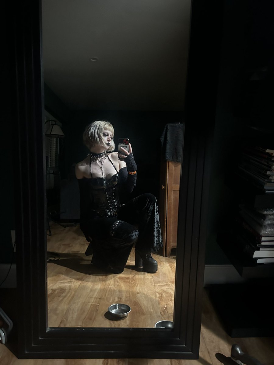 lark 🦇🦷🫀🪲 tweet media