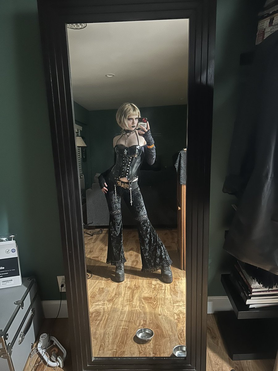 lark 🦇🦷🫀🪲 tweet media