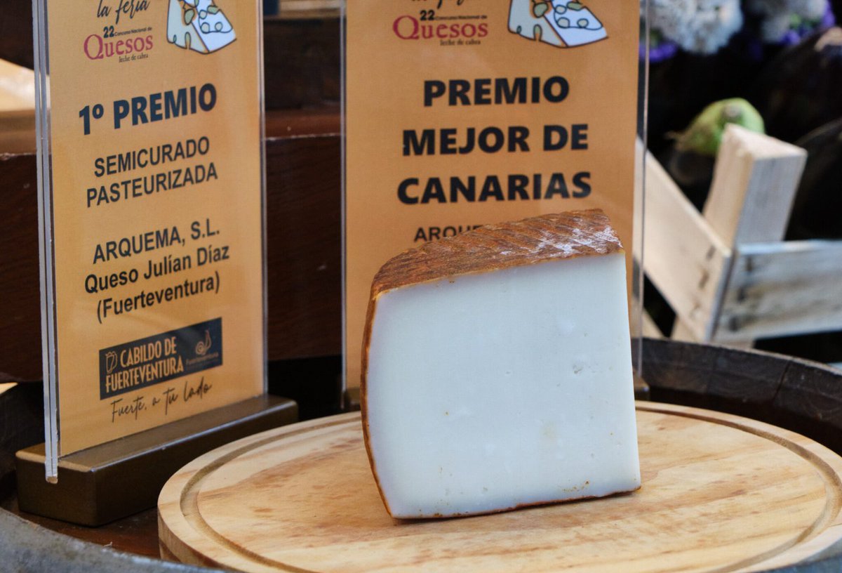 rtsfuertventura's tweet photo. 🧀 Fuerteventura lidera el ranking nacional del queso de cabra en FEAGA
#FEAGA #Fuerteventura #quesosdecabra #sectorganadero
https://t.co/UkK3DoRzqk https://t.co/6F5vBpO30Y