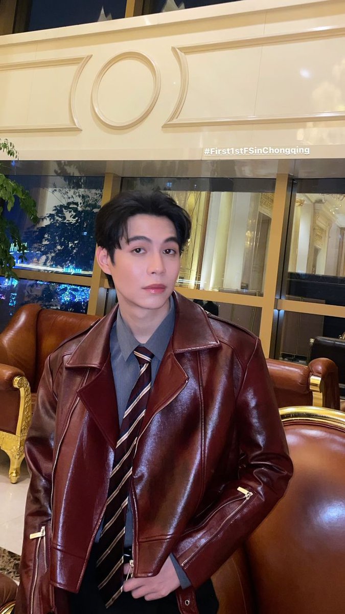 HOURLY FIRST tweet media