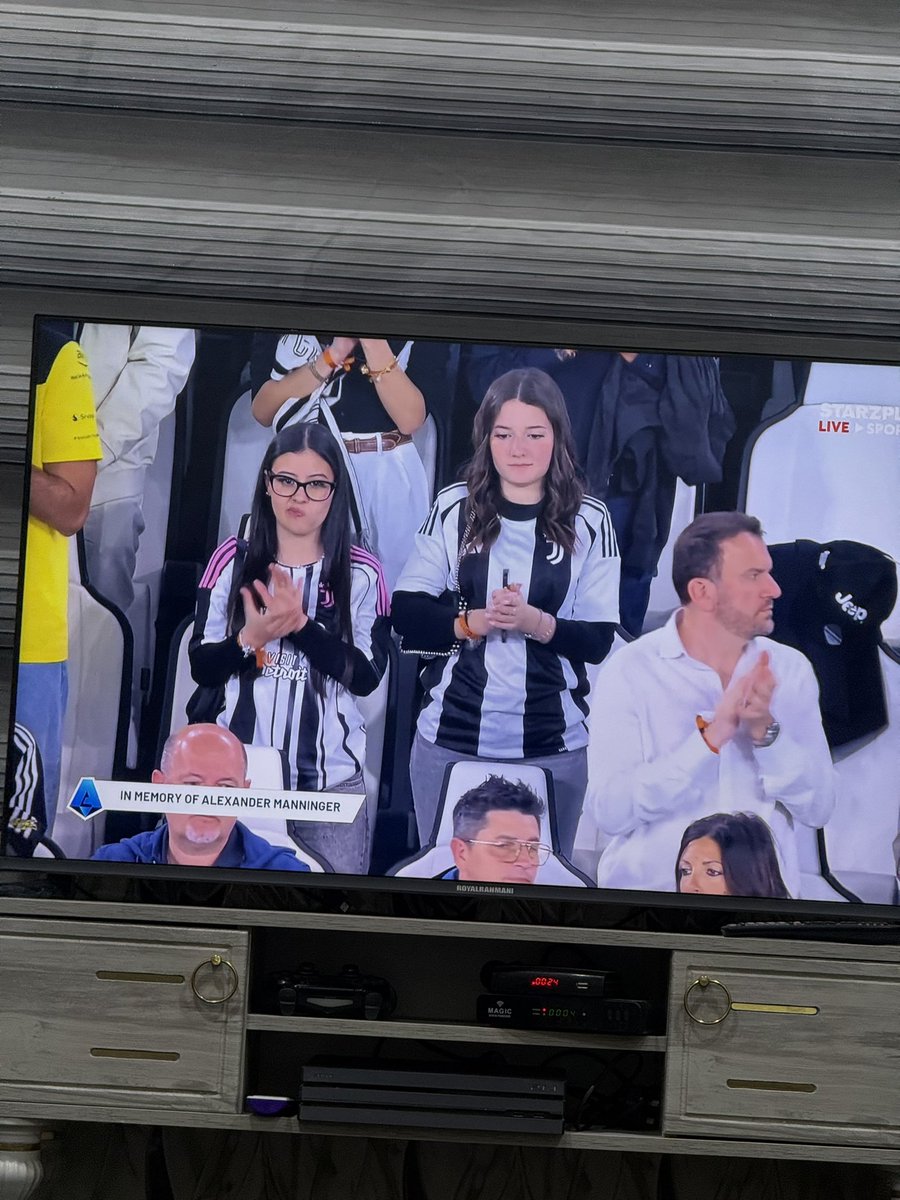 🇩🇪卐 حسين tweet media
