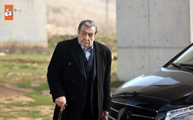 DadoSayed11's tweet image. 🎭 تغـــييراتٌ كـــبرى فـــي مـــسارِ مـــسلسل "A.B.I".. ومــــفاجآتٌ فـــي الكوالــــيس!

​تشهد أروقة إنتاج شركة OGM Pictures تحوّلاتٌ لافتة في أحداثِ مسلسلها الناجح #Abi ، حيث تَقرّر رسمياً إجراء تغييرات جذريّة في طاقمِ العمل وتوقيتِ العرض. 🎬✨

​أبرز المستجدّات:
▫️​مغادرة