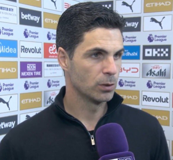 ActuFoot_'s tweet image. 🚨 Mikel Arteta 🇪🇸 : « 𝗡𝗢𝗨𝗦 𝗡𝗘 𝗣𝗘𝗡𝗦𝗢𝗡𝗦 𝗣𝗔𝗦 𝗤𝗨𝗘 𝗟𝗘 𝗧𝗜𝗧𝗥𝗘 𝗔 𝗘́𝗧𝗘́ 𝗗𝗘́𝗖𝗜𝗗𝗘́. 🏆😤

𝗡𝗢𝗨𝗦 𝗦𝗢𝗠𝗠𝗘𝗦 𝗟𝗘𝗔𝗗𝗘𝗥𝗦 de 3 points, il nous reste 5 matchs. Il leur reste encore 6 matchs. »

🎙️ zone mixte