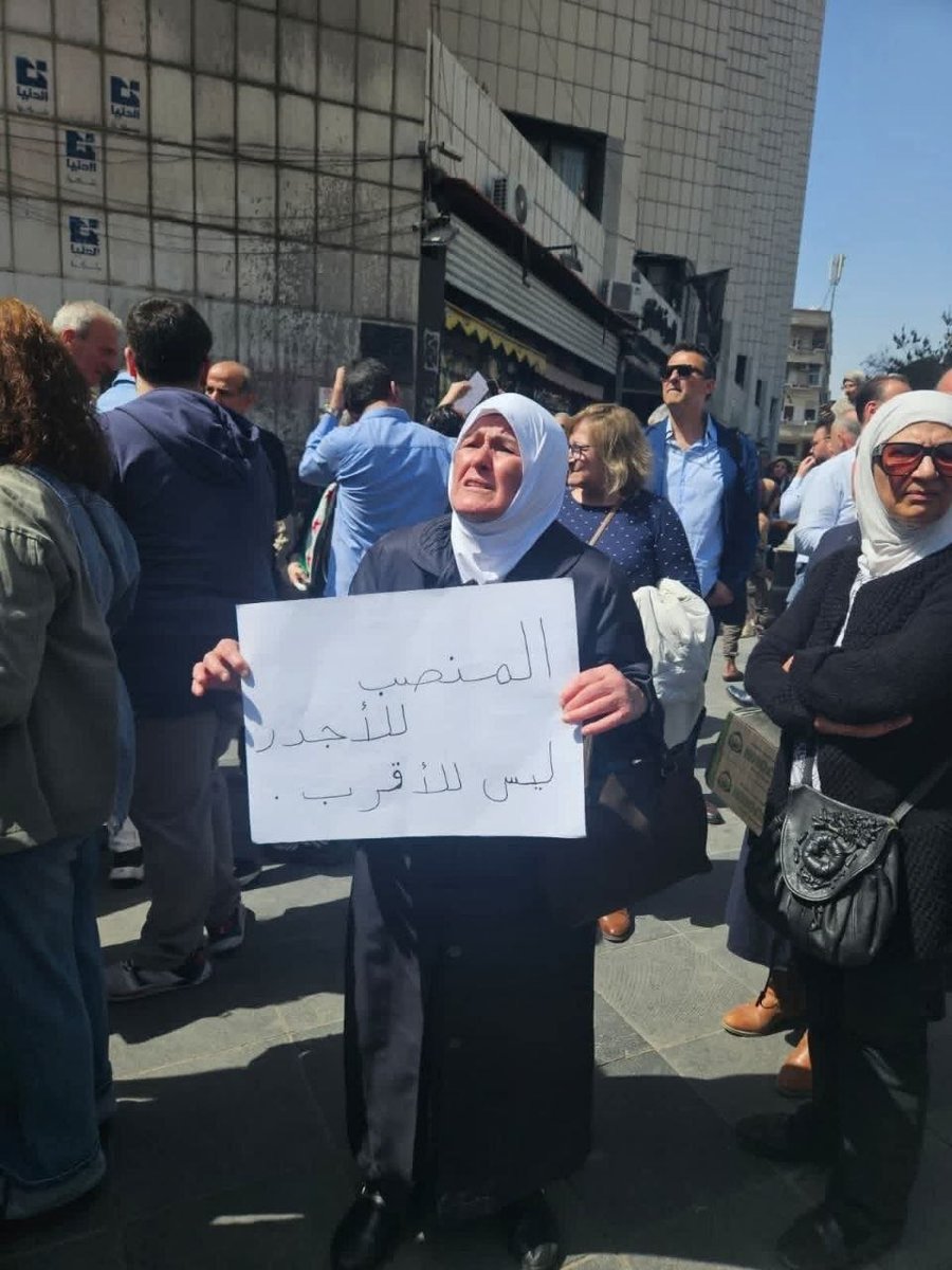 بين اللاذقيـة والشـام..
نساء شامخات!
عدا الوطن، يجمعهٌنّ أيضاً الثبات في أصعب اللحظات!
يجمعهٌنّ رفض الإنهيار أمام المٌعتدي..
وتجمعهٌنّ حماية الذاكرة والإصرار على الروايات الحقيقيات!

~يجمعهٌنّ الإرتباط بالأرض..
الإنتماء لها والتمسك بالبقاء فيها رغم الإظطهاد!
#سوريات
#سوريا #Syria