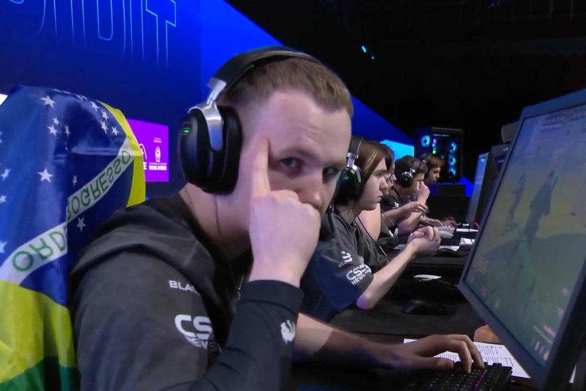 TheGreen_CS2's tweet image. Every #TeamSpirit players do different move 🤣👌
- TN1R showing like U need to use ur brain 😏
- Magixx prays 👌🤣 for the win 
- Zont1x have something under the mouse pad 👀
- Donk just play the game, try to control 
- Sh1ro look like not missing 👌 with Awpa

#IEMRio2026