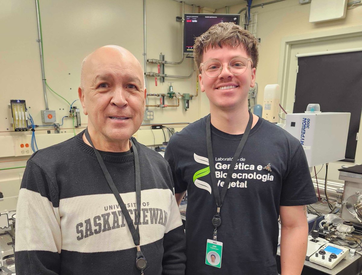 CanLightSource's tweet image. #ResearchInAction: Researchers @usask @oficialUEM are using the CLS to study seeds from the fruit of the mandacaru cactus. For generations, Indigenous communities in Brazil have used the plant and its fruit for food, animal feed, and traditional medicines: bit.ly/3NYwf4S