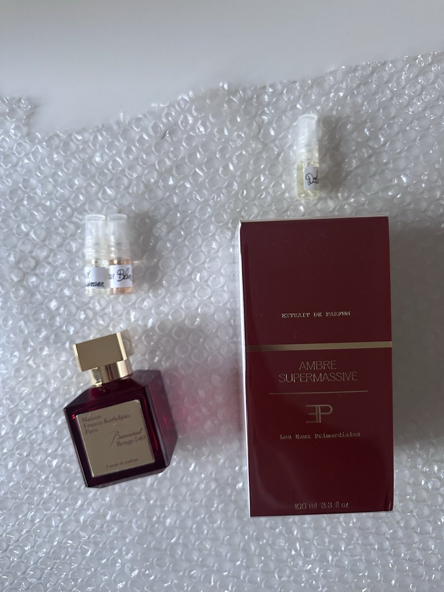 Les 2 petites commandes du soir 📦

Ambre Supermassive 100ml qui revient d’ailleurs très bientôt en format 50mL

&amp;

Baccarat rouge extrait c’était le dernier ce sera en rupture pour un bon moment ❌