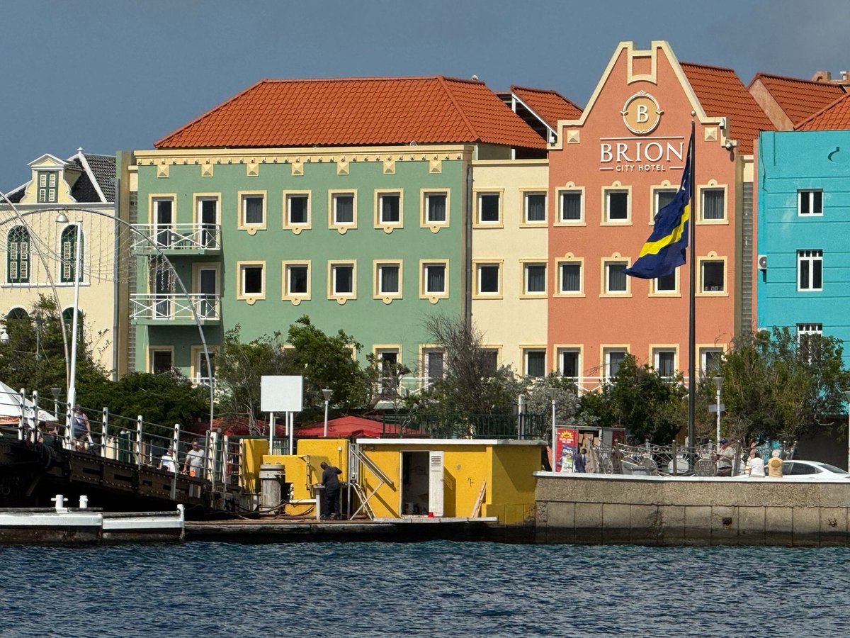 robopitz's tweet photo. I realized that I forgot to post photos from a trip awhile back!   I fell in love with Curaçao!! https://t.co/PSFY8Wouwg