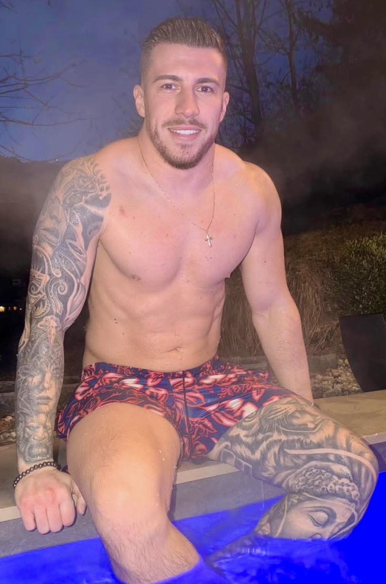 Aaron 🩵 tweet media