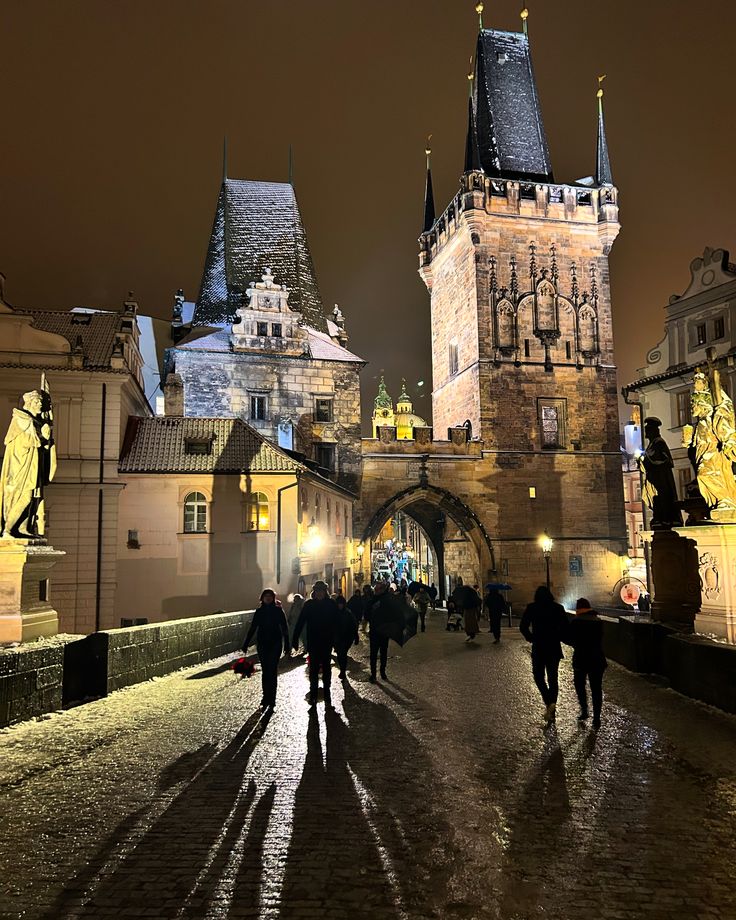 angelicaio81153's tweet image. Spectacular View of  Prague Old Town Nightlights &amp;amp; Reflections 
#artistic #photography #architecture