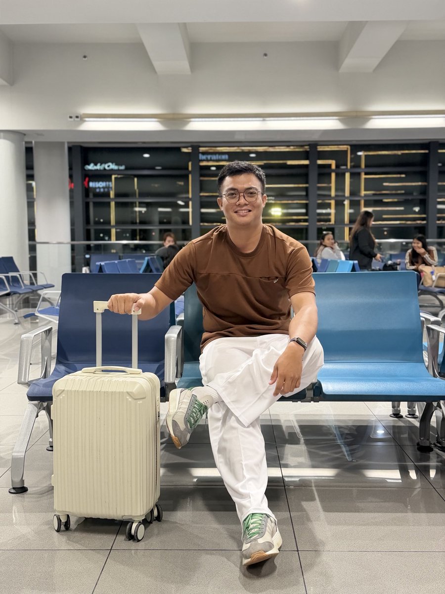 sethegreat's tweet photo. Off to somewhere unfamiliar 🛫 https://t.co/lrAQO4a21i