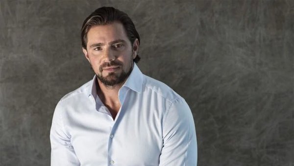 🇧🇷 O Número telefônico do Senador Flávio Bolsonaro, candidato a presidência do Brasil (PL-RJ) aparece no WhatsApp do banqueiro bilionário Daniel Vorcaro, fraudador do Banco Master, informou a CPI do INSS