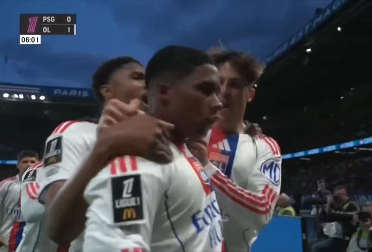 mo_rzik7's tweet image. غوووووووووووول!!غوووووووووووول!!غوووووووووووول!! اندريك يسجل ضد باريس 1\0 🚨🔥

#PSGLYO #Ligue1 #Goals #Highlights
#باريس_سان_جيرمان_ليون
#الدوري_الفرنسي