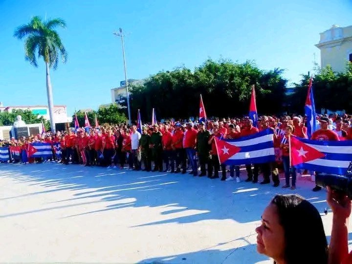 En #ProvinciaGranma como en toda #Cuba conmemoramos el 65 aniversario de la Victoria en Playa Girón. Primera gran derrota del imperialismo en América. #GirónEsHoyYSiempre. <a href="/PartidoPCC/">Partido Comunista de Cuba</a> <a href="/AsambleaCuba/">Asamblea Nacional Cuba</a> <a href="/PresidenciaCuba/">Presidencia Cuba 🇨🇺</a> <a href="/GobiernoCuba/">Gobierno Cuba 🇨🇺</a> <a href="/GobiernoGranma/">GobiernoGranma</a> <a href="/BarceloOrt92635/">Yudelkis Ortiz Barceló</a> <a href="/InesMChapman/">Inés María Chapman Waugh</a>