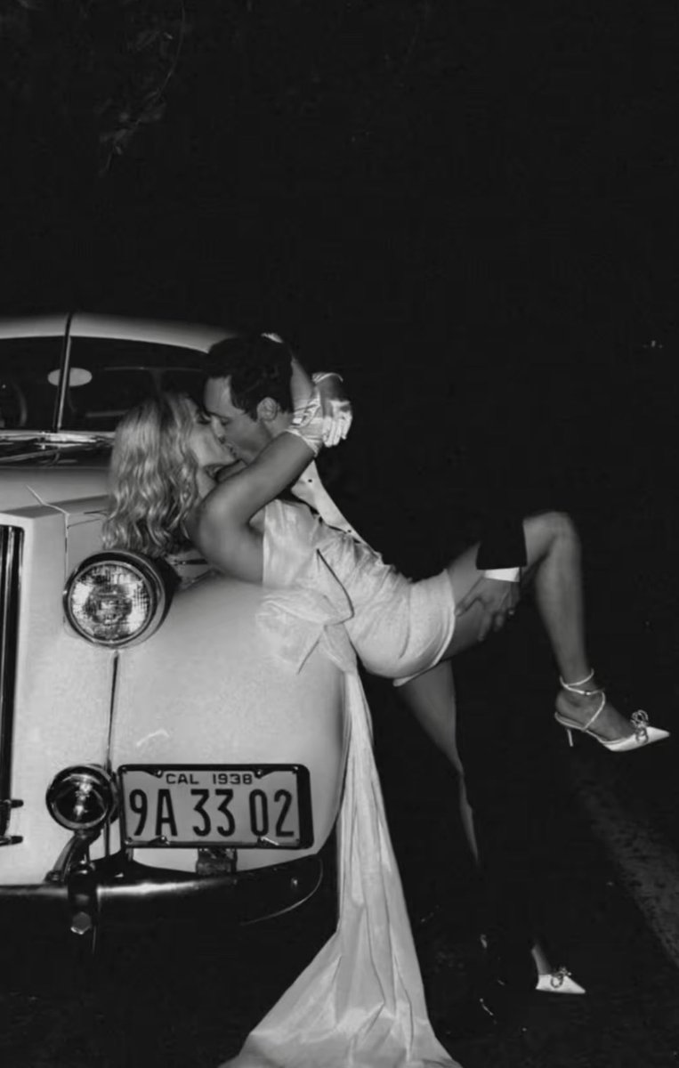 محتاج لي ضمِه في حضنك الدافي
لو انها الضمه .. اللي بعدها مّوتي .