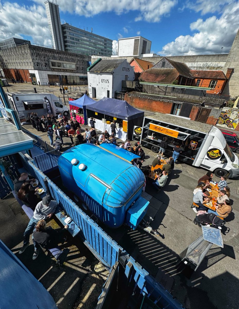 BLUE COLLAR 🌮🍔🍹 tweet media