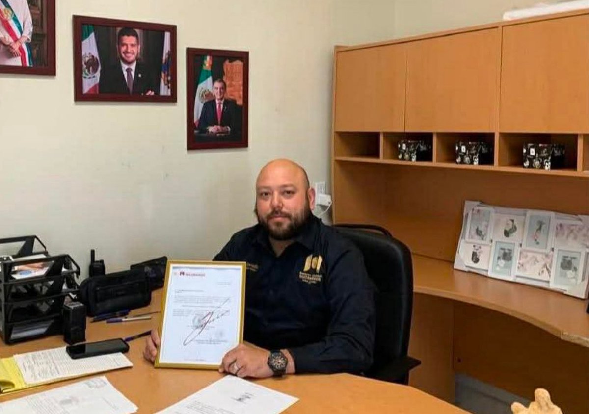 🚨 TAMAULIPAS

Detienen en Texas a funcionario de Matamoros con droga.

Luis Miguel Garduño, funcionario municipal, fue detenido en Texas con 10.92 kilos de cocaína ocultos en su vehículo.

El arresto ocurrió el 5 de abril en un control fronterizo. El propio detenido admitió que