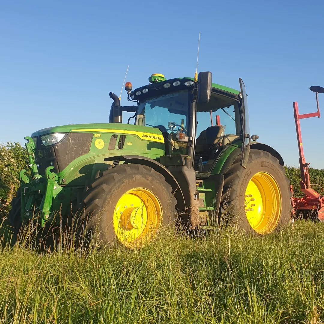 CotswoldSeeds's tweet photo. 12 acres of herbal ley at @lydiardturkeys 🌱
They said:
“In order of what we did:
Sub soiling me and Dad
Dung spreading me and Neil
Inverta discs Derran
Power harrow Noel
Cambridge roll x 2 me
flat roll x 2 me and Dad”
#soilhealth #herballey #regenag #regenfarming https://t.co/gQ7qiQ9kZO