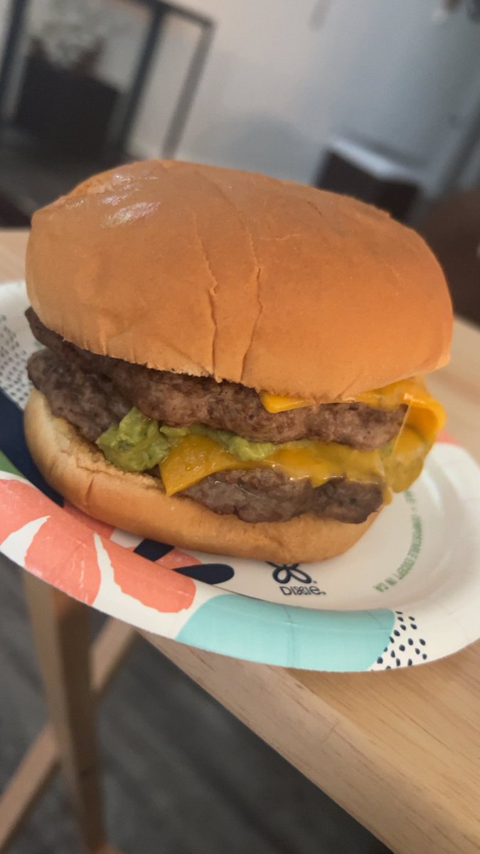 mbuckle72's tweet image. @jackblack 💯 agree. Smash burgers are overrated. #big #fat #juicy