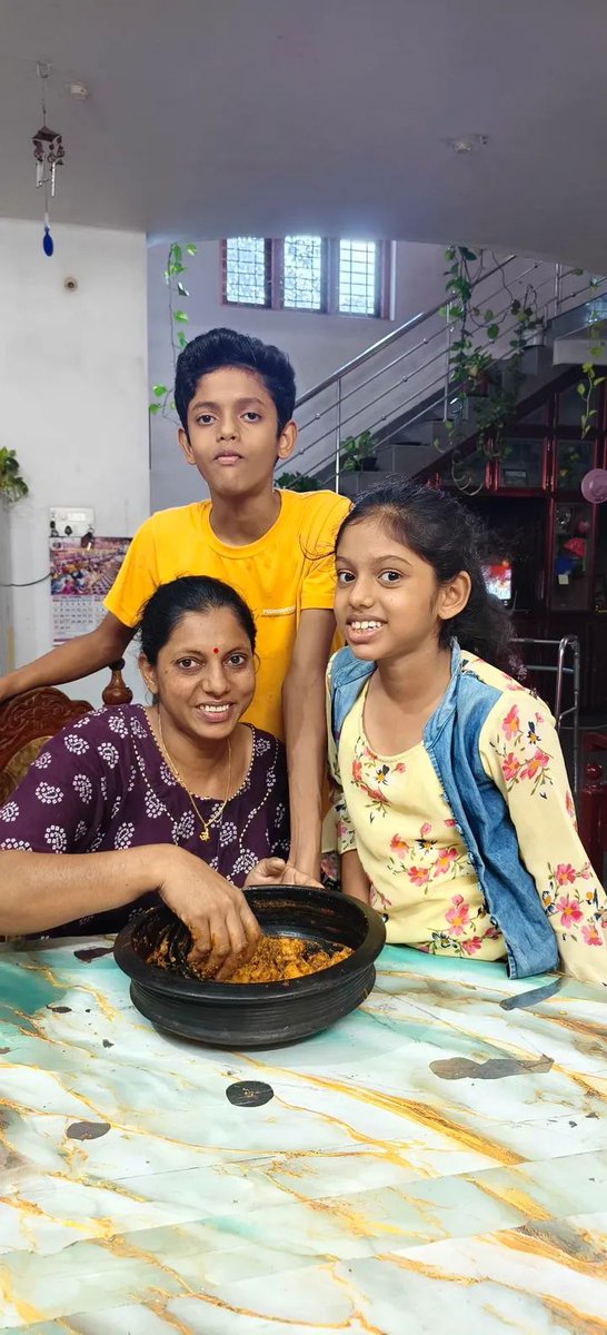 Nick118136's tweet image. തലേ ദിവസത്തെ മീൻകറിയും കപ്പയും ആ ചട്ടിയിൽ ഇളക്കി രാവിലെ ഒരു പിടിപിടിച്ചു 🥰. കുഞ്ഞുങ്ങൾക്ക് ഇതു പുതു സ്വാദ് 
#tasty 
#yummyfood 
#food 
#villagelife