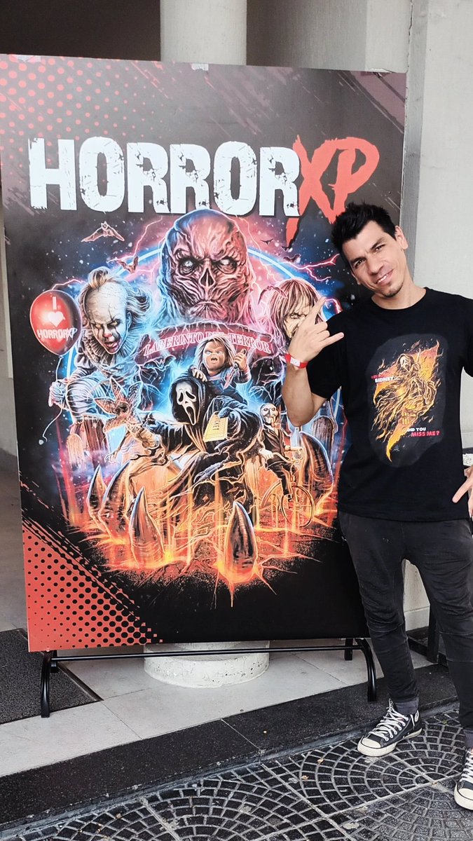 MarianoMattos2's tweet image. Hoy damos el presente aquí.
Orgullo recibir a los visitantes con mi trabajo en la entrada. Gracias Horror XP. 

Today we're here. My pleasure to give the welcome to this event with my work on the front door.

Thank you!

#horror #conventions #slasher