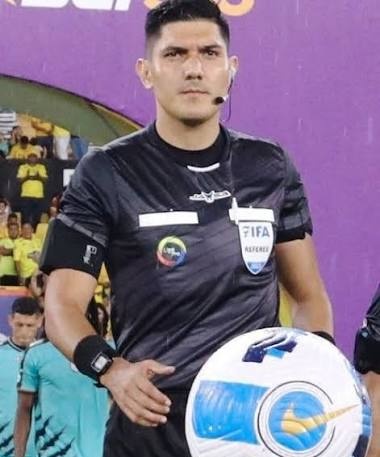 Chuchoneta's tweet photo. Ya, sean serios, quien se comió a la mujer de Brian Loaiza.

Lo de este señor contra el Cuenca es ya un escándalo https://t.co/CBTZI1D0ha