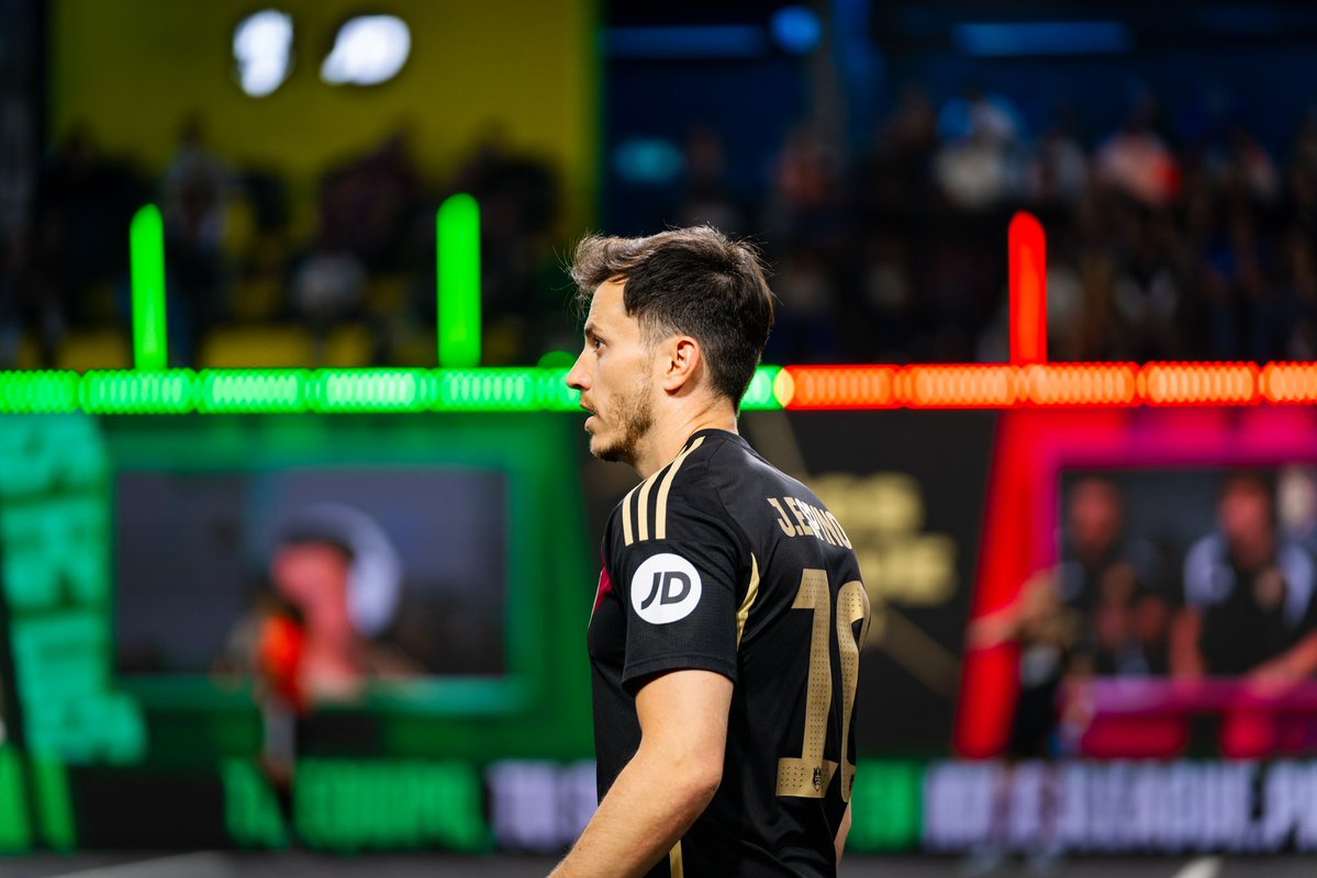 Javier Espinosa tweet media