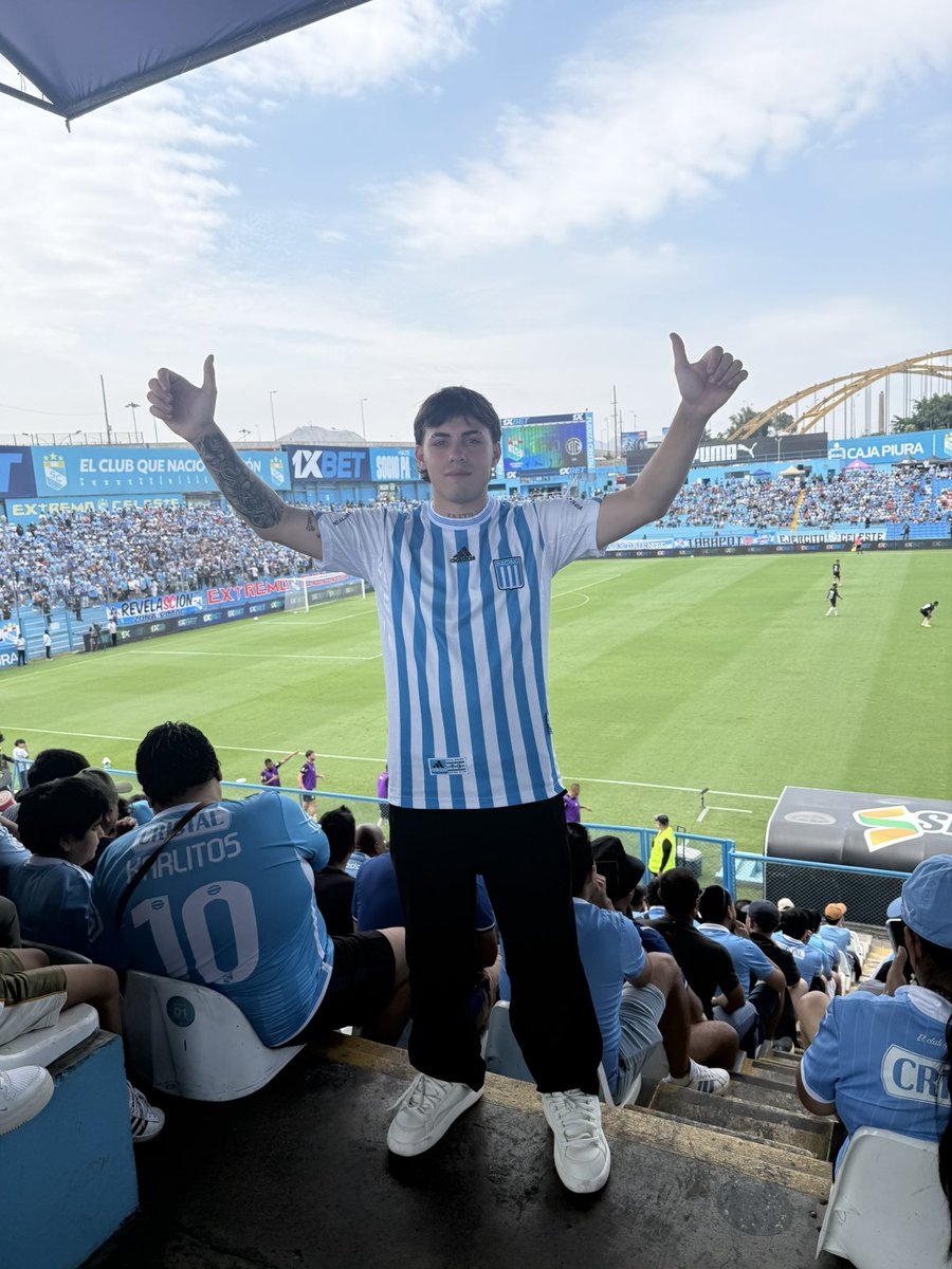 Con la de Racing recorriendo todas las canchas de Sudamérica, esta vez en Perú🇵🇪 (Sporting cristal)